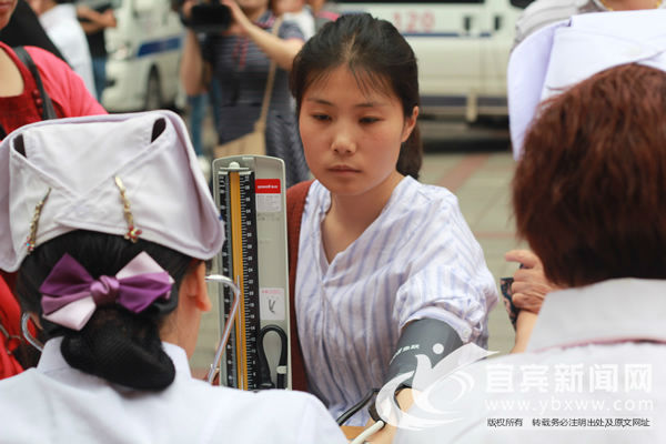 宜宾市第一人民医院:“5·12”护士节 他们用义