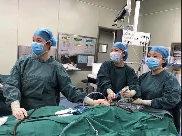 Ů�ӻ��н����¶��Ӿ����� һ���ӹ����ǿյ�