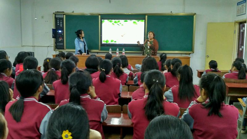 三台县龙树初中举办女生青春期生理心理健康教育知识讲座