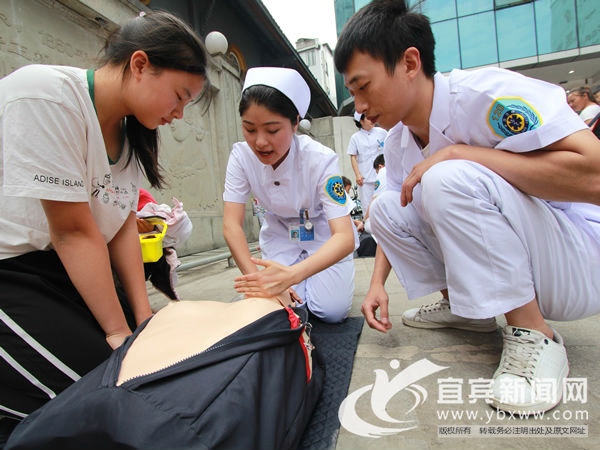 宜宾市第一人民医院:“5·12”护士节 他们用义