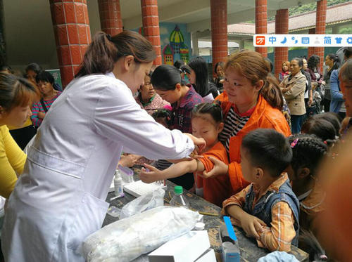 两河镇开展第二阶段全民预防保健体检