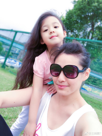 С��ܽ����������ģ�� ����ʢ������Ů